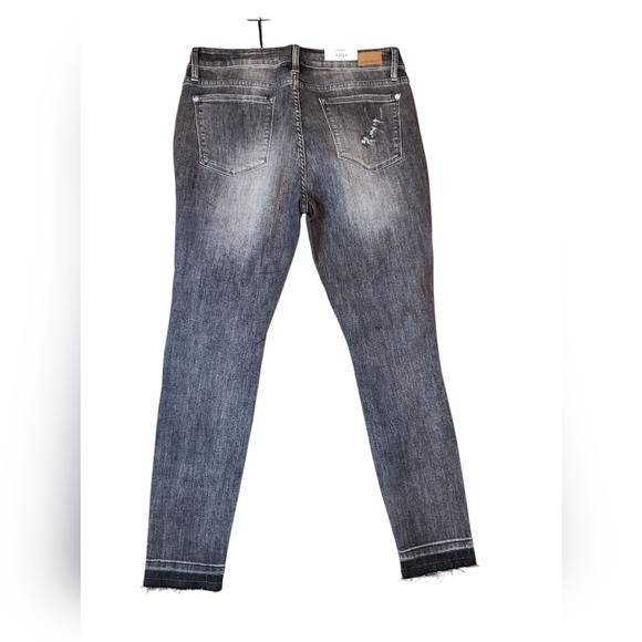 Judy Blue Balck Distressed Skinny Jeans 13/31 NWT - Picture 3 of 7